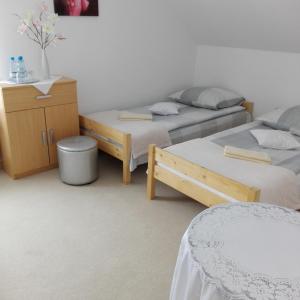 Postel nebo postele na pokoji v ubytování Biesiadny Dworek