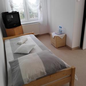 Postel nebo postele na pokoji v ubytování Biesiadny Dworek