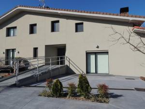 MendijurにあるMirador Ardea Mendixurの白い建物