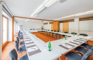 a large conference room with white tables and chairs at I Grappoli in Sessa