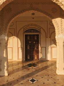 Η πρόσοψη ή η είσοδος του The Raj Palace (Small Luxury Hotels of the World)