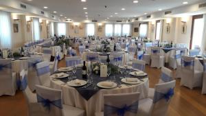 Reštaurácia alebo iné gastronomické zariadenie v ubytovaní Hotel In Sylvis