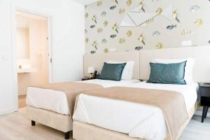 a bedroom with a bed and a dresser at Hotel Magic in Nazaré
