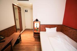 Postel nebo postele na pokoji v ubytování Hotel Miramar am Römer