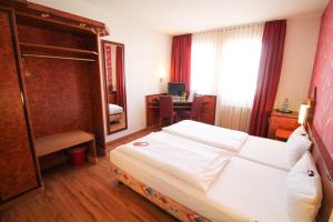Postel nebo postele na pokoji v ubytování Hotel Miramar am Römer