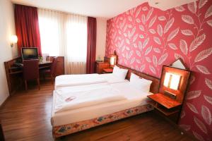 Postel nebo postele na pokoji v ubytování Hotel Miramar am Römer