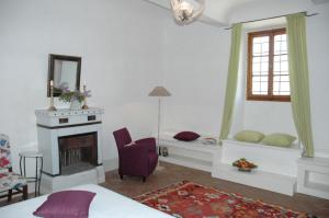 A bed or beds in a room at Locanda Casanuova