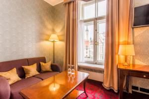 TV a/nebo společenská místnost v ubytování Hestia Hotel Barons Old Town