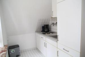 مطبخ أو مطبخ صغير في Rantum-2-Wohnung-Flut