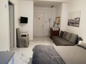 A television and/or entertainment centre at B&B Casa Nizza