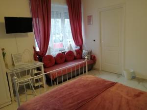 A bed or beds in a room at B&B Casa Nizza