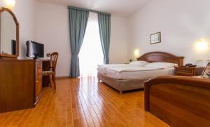 Ένα ή περισσότερα κρεβάτια σε δωμάτιο στο Hotel Marko