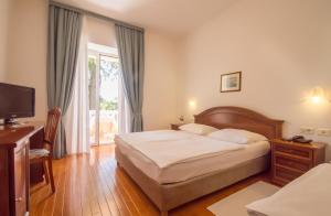 Postel nebo postele na pokoji v ubytování Hotel Marko + 37 fotografií