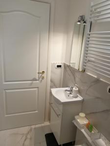 A bathroom at B&B Casa Nizza