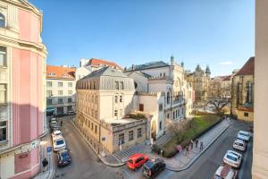 Foto da galeria de Spacious And Bright Apartment Dusni 13 em Praga