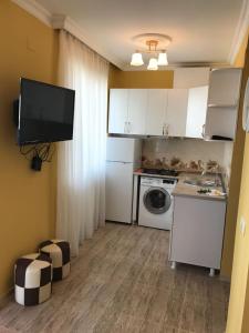 Una cocina o cocineta en Griboedovi N.6 6 fotos más