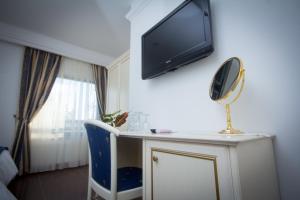 TV a/nebo společenská místnost v ubytování Guest House Šterk + 37 fotografií
