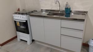 A kitchen or kitchenette at Morada da Figueira
