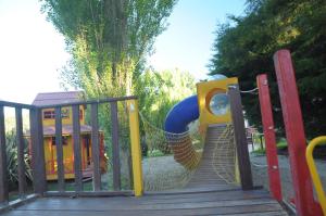 Sân chơi trẻ em tại Altué Apart Hotel