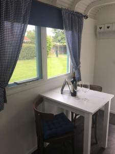 Fotografie z fotogalerie ubytování Shepherds hut (Pipowagen) v destinaci Oostvoorne