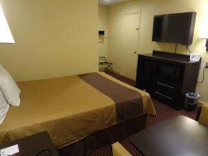 Postel nebo postele na pokoji v ubytování Americas Best Value Inn - Goldsboro