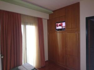 TV a/nebo společenská místnost v ubytování Elikonio