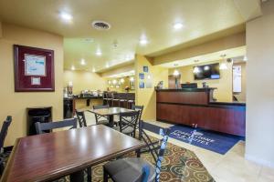 Cobblestone Inn & Suites - Corry 레스토랑 또는 맛집