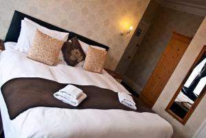 Postel nebo postele na pokoji v ubytování Woodthorpe Hotel