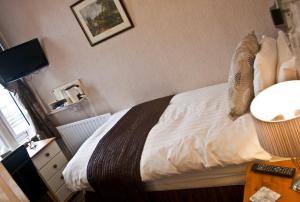 Postel nebo postele na pokoji v ubytování Woodthorpe Hotel