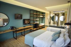 Postel nebo postele na pokoji v ubytování Thalassa Apart Hotel