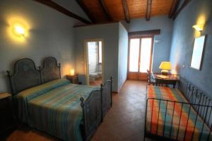 Łóżko lub łóżka w pokoju w obiekcie Azienda Agrituristica Alcastlè