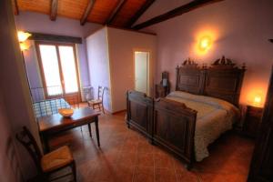 Łóżko lub łóżka w pokoju w obiekcie Azienda Agrituristica Alcastlè