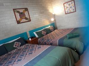 A bed or beds in a room at Moe Motor Inn - Contactless 24 hour Checkinn Available