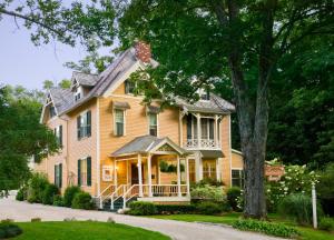 Foto da galeria de Brook Farm Inn em Lenox