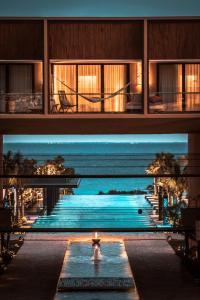 Bazén v ubytování Hotel Xcaret Mexico All Parks All Fun Inclusive nebo v jeho okolí