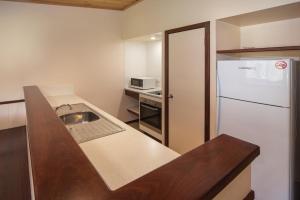 A kitchen or kitchenette at Siesta Park Holiday Resort ABSOLUTE BEACHFRONT RESORT