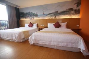 Postel nebo postele na pokoji v ubytování Kenting Waterfront Hotel