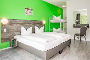 Ein Bett oder Betten in einem Zimmer der Unterkunft Alecsa Hotel am Olympiastadion