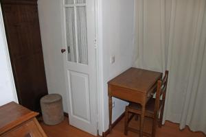 a room with a desk and a table and a door at Residencia Vale Formoso in Porto