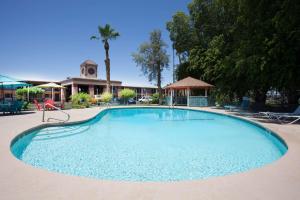 a large swimming pool in front of a building at Howard Johnson by Wyndham Yuma in Yuma