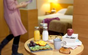 a table with a tray of fruit and juice on it at Victoria 4 Puerta del Sol in Madrid