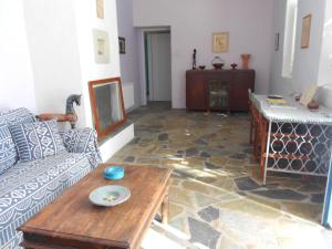Χώρος καθιστικού στο Syros-Home in nature +11 φωτογραφίες