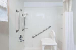 a bathroom with a shower and a white toilet at Red Carpet Inn Lancaster in Lancaster +14 photos
