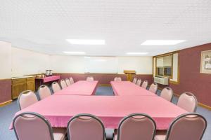 a conference room with a pink table and chairs at Knights Inn & Suites South Sioux City in South Sioux City
