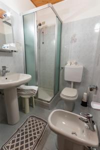 Koupelna v ubytování Hotel Punta Cian + 37 fotografií