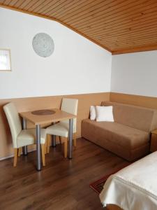 a living room filled with furniture and a table at Rooms-Apartments Stojanovič in Bled