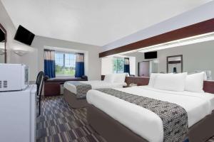 Postel nebo postele na pokoji v ubytování Microtel Inn & Suites by Wyndham London