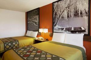 Imagen de la galería de Super 8 by Wyndham Woodward, en Woodward 12 fotos más