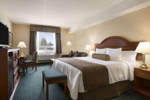 Postel nebo postele na pokoji v ubytování Travelodge by Wyndham Strathmore