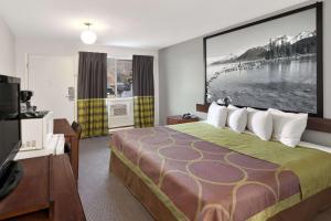 Postel nebo postele na pokoji v ubytování Super 8 by Wyndham Kamloops East + 36 fotografií